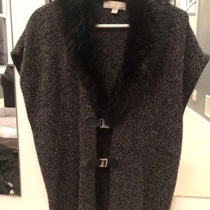Buckle front fur collared sweater